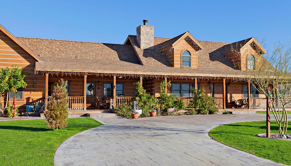 A large ranch home with a driveway.